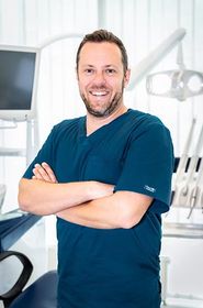 Dr. Péter Juhász