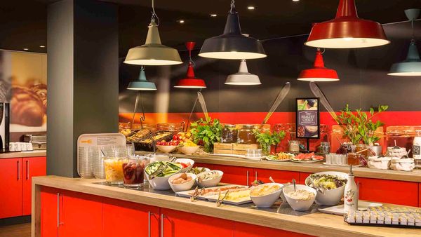 Ibis Hotel Heroes Square